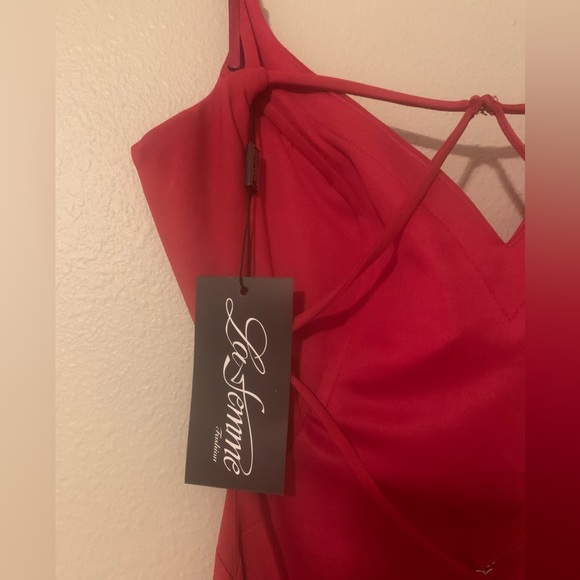 Stunning Red La Femme Formal/Prom gown. Size 8. NWT never worn. - Picture 5 of 7